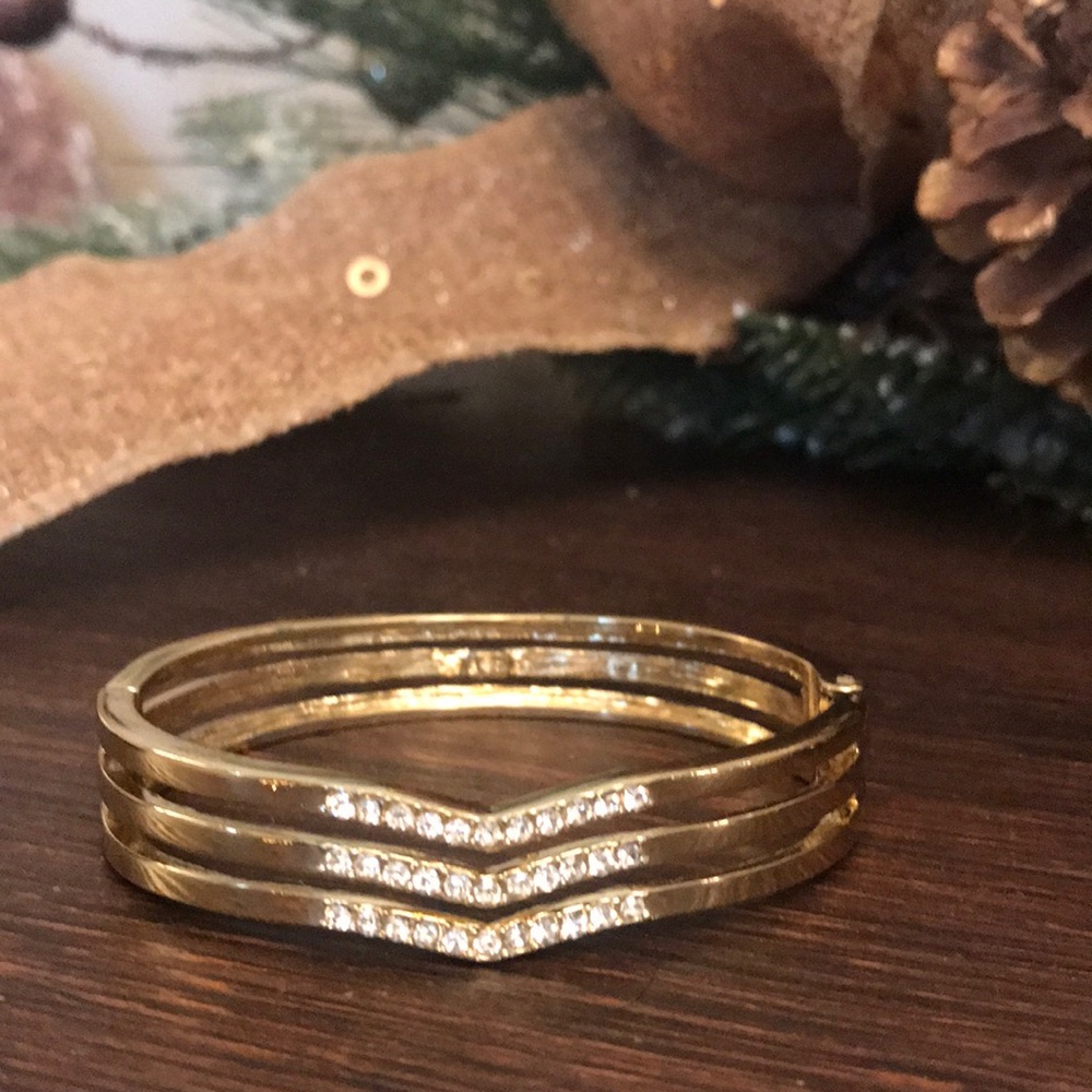 Two beautiful bracelet ❤️Great for the holidays⚜️